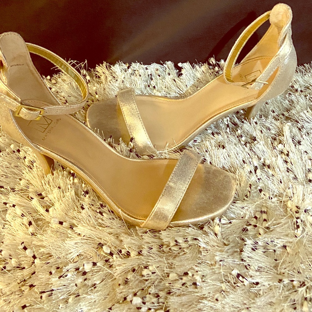 Material Girl gold shoes 👠